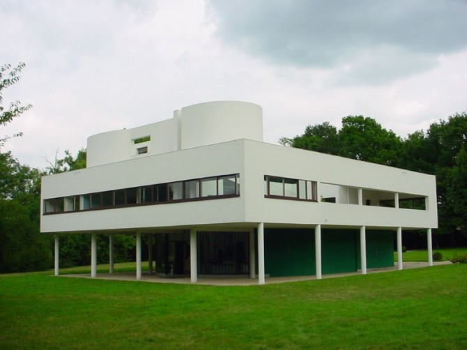 르 코르뷔지에가 설계한 필로티 구조의 빌라 사보아(Villa Savoye). - Valueyou(Wikipedia) 제공